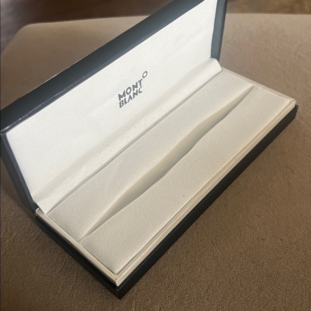 Montblanc Black And White Pen Box View 3
